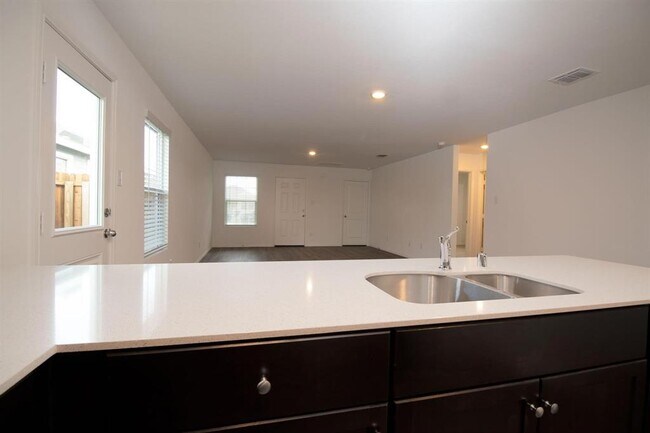 5701 Manarchos Ln Heartland, TX 75126 photo 4