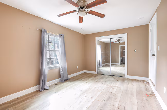 517 Thompson St Irving, TX 75061 photo 5