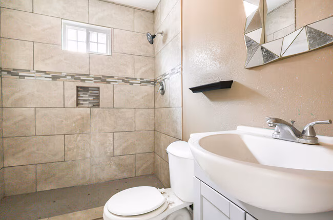 517 Thompson St Irving, TX 75061 photo 4