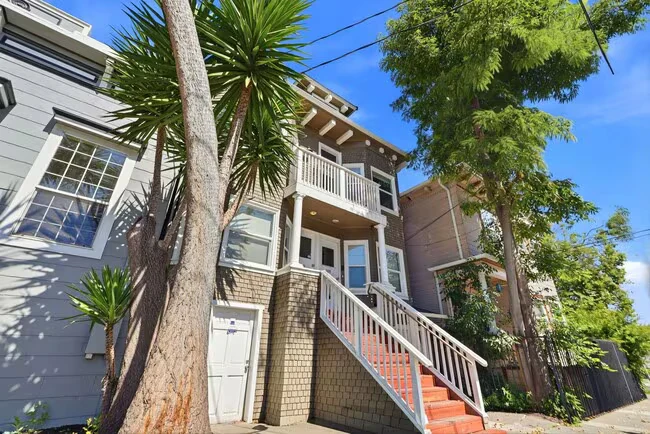 2535 Filbert St Oakland, CA 94607 photo 2