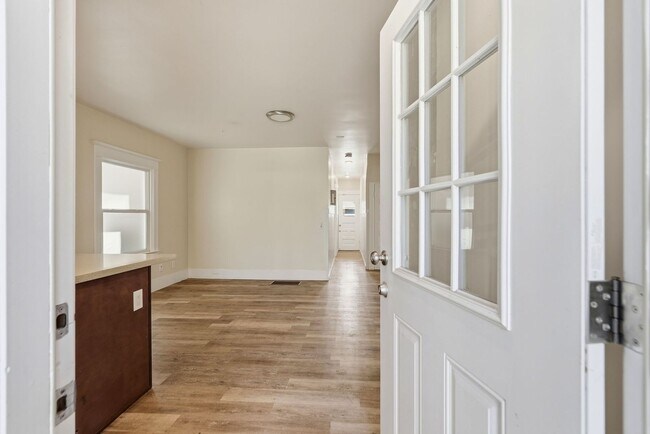 2535 Filbert St Oakland, CA 94607 photo 5