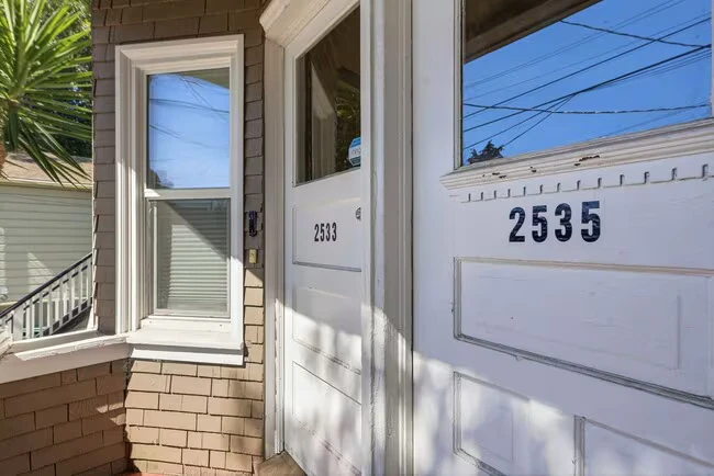 2535 Filbert St Oakland, CA 94607 photo 4