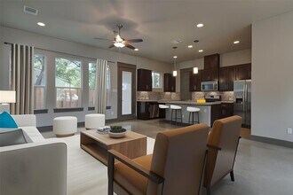 923 East 37th Street, Austin, TX 78705 photo 3