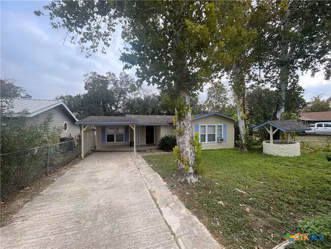 1015 Reiley Rd Seguin, TX 78155 photo 2