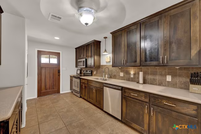 1015 Reiley Rd Seguin, TX 78155 photo 3