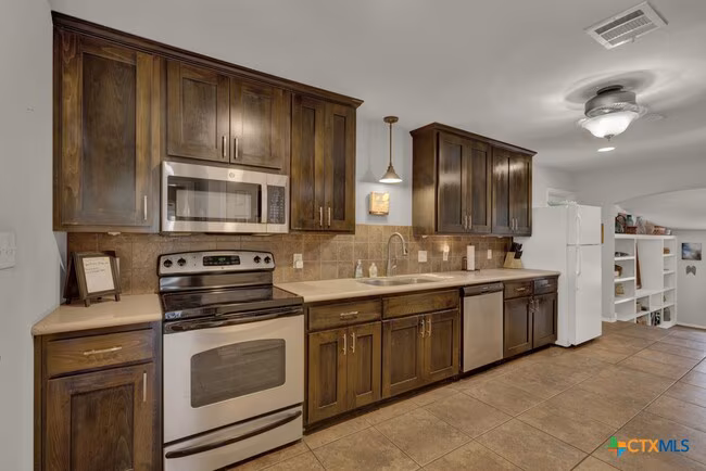 1015 Reiley Rd Seguin, TX 78155 photo 4