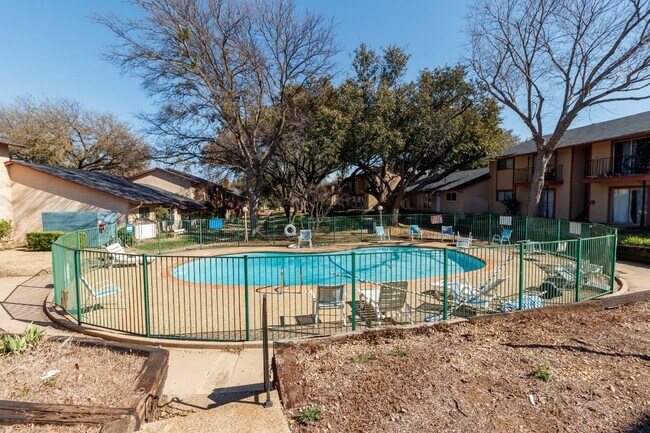 5742 Marina Drive, Garland, TX 75043 photo 5