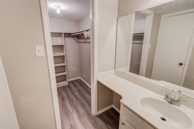 5742 Marina Drive, Garland, TX 75043 photo 2