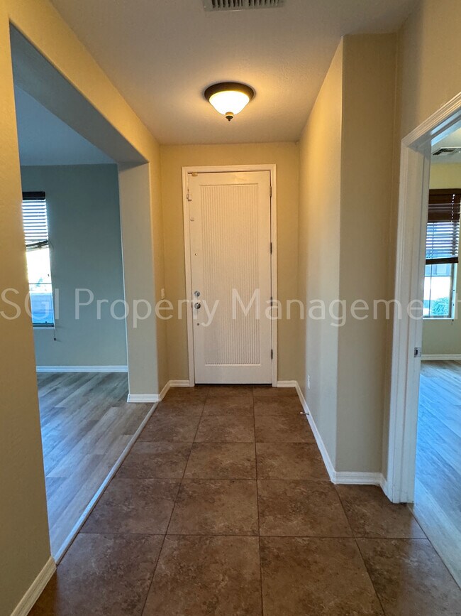 453 E Cactus Wren Dr Casa Grande, AZ 85122 photo 3