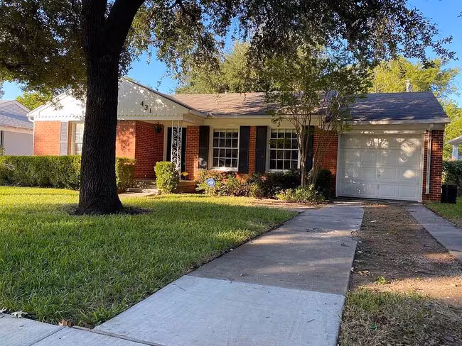 431 Hambrick Road, Dallas, TX 75218 photo 2