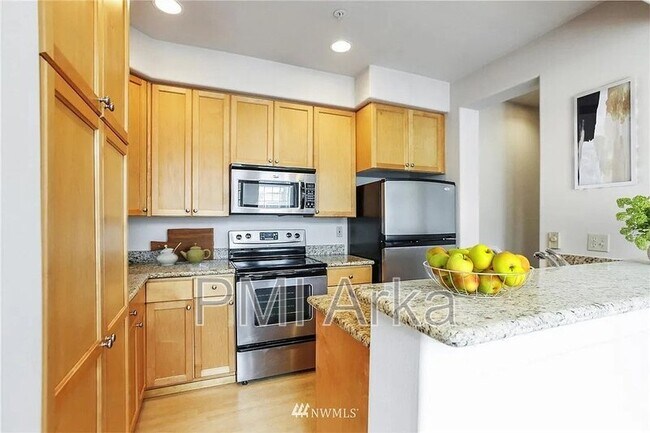 555 Anacortes Ct NE Renton, WA 98059 photo 4
