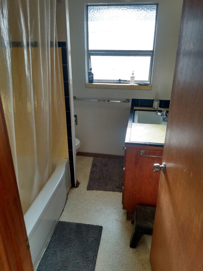 915 NW 56th St Seattle, WA 98107 photo 4