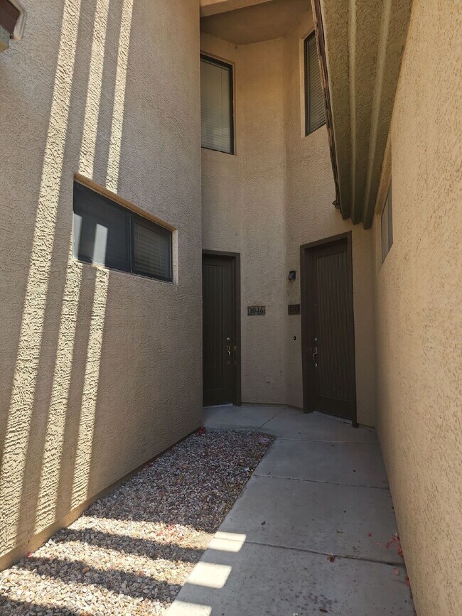 705 W Queen Creek Rd Chandler, AZ 85248 photo 2