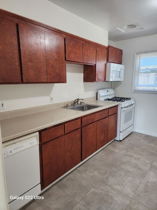 2 Bedroom Duplex in Martinez photo 5
