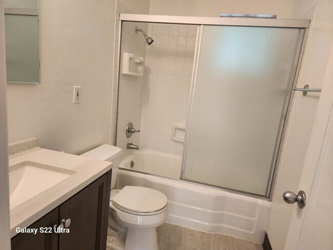 2 Bedroom Duplex in Martinez photo 2