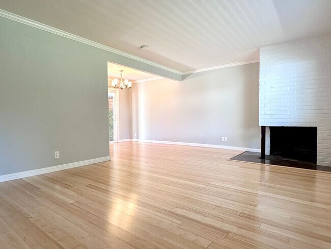 Noel Court Apartments photo 2