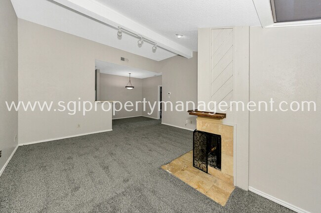2101 Count Fleet Dr Arlington, TX 76011 photo 4