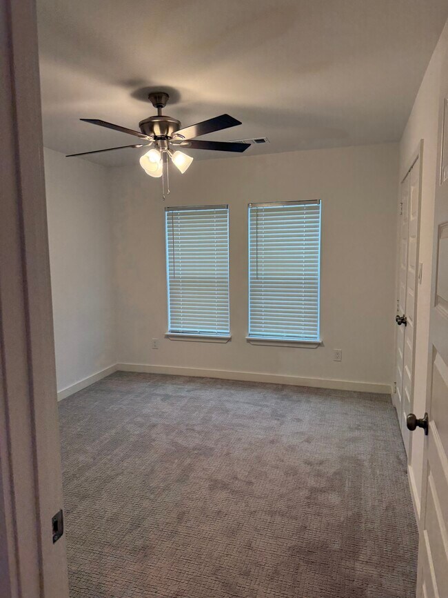 1019 East Waco Avenue, Dallas, TX 75216 photo 4