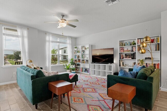 5317 Baythorne Dr Austin, TX 78747 photo 4