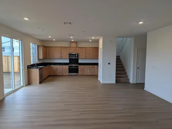 1587 Greeley Wy Gilroy, CA 95020 photo 2