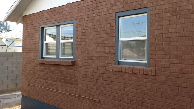 322 N 13th Pl Phoenix, AZ 85006 photo 2