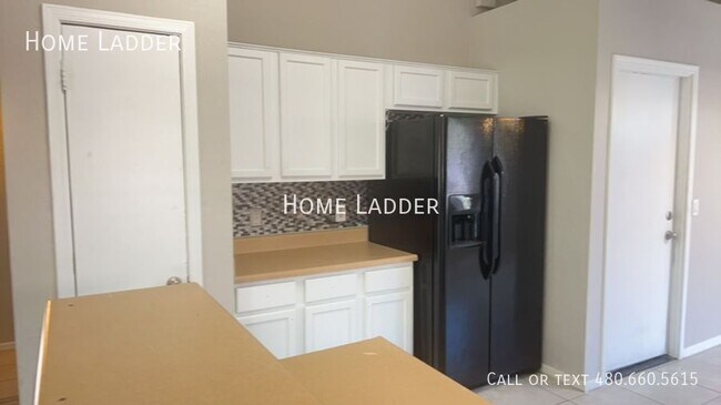 511 S Torrence Mesa, AZ 85208 photo 2