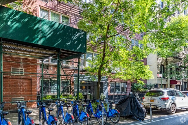 180 Thompson St New York, NY 10012 photo 5