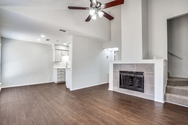 115 Peachtree Ct Kennedale, TX 76060 photo 2