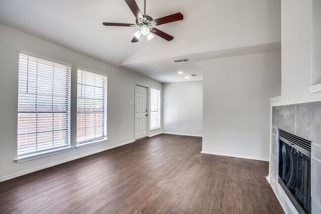 115 Peachtree Ct Kennedale, TX 76060 photo 3