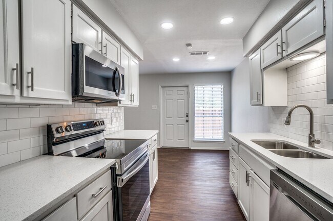 115 Peachtree Ct Kennedale, TX 76060 photo 5