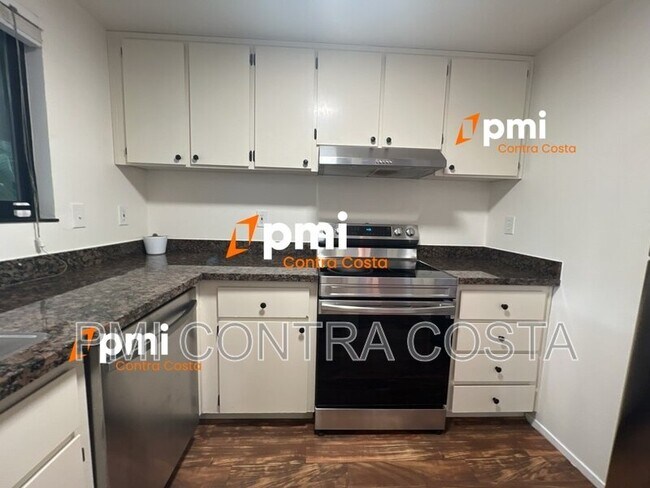 2405 Shadow Ln photo 2