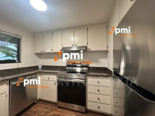 2405 Shadow Ln photo 5