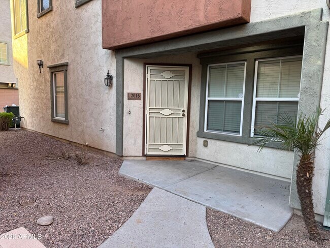 2016 N 78th Glen Phoenix, AZ 85035 photo 4