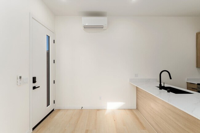 4611 Almayo Ave San Diego, CA 92117 photo 3