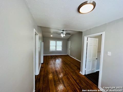 103 Thomas Jefferson Dr San Antonio, TX 78228 photo 4