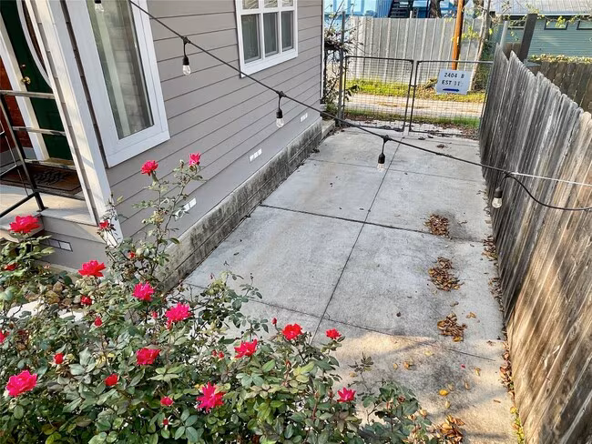 2404 E 11th St Austin, TX 78702 photo 2