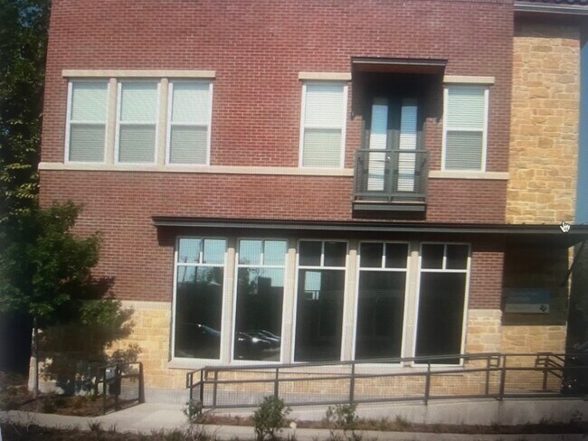 928 Lipscomb St Fort Worth, TX 76104 photo 2