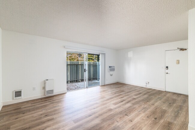 521 Alameda del Prado Novato, CA 94949 photo 3