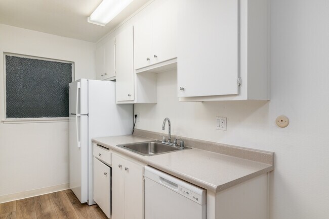 521 Alameda del Prado Novato, CA 94949 photo 2