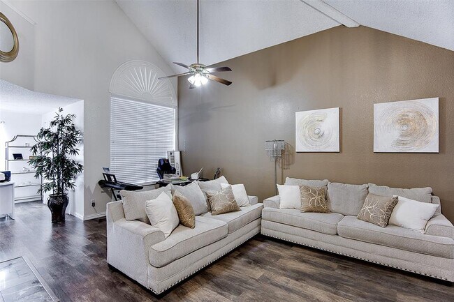 2927 Chanute Dr Grand Prairie, TX 75052 photo 3