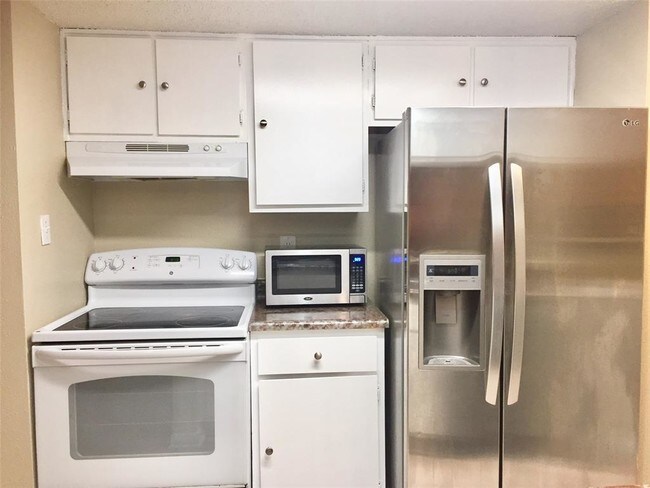 260 El Dorado Blvd Webster, TX 77598 photo 4