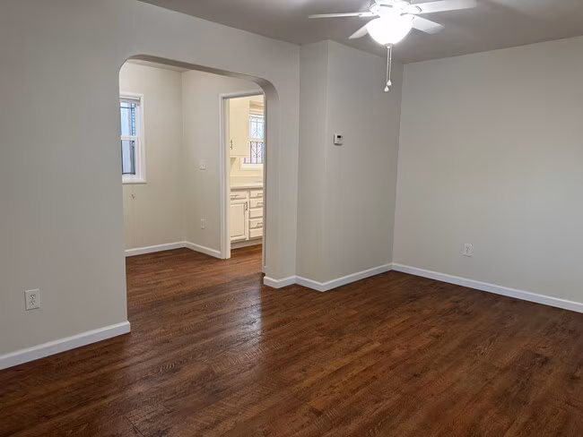 2 Bed 1 Bath House in Oakland photo 2