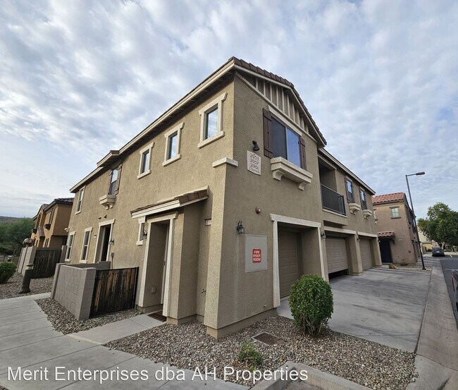 2961 E Darrow St Phoenix, AZ 85042