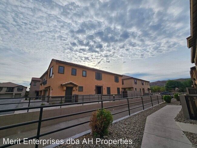 2961 E Darrow St Phoenix, AZ 85042 photo 4