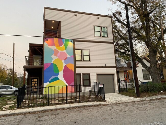 902 Montana St San Antonio, TX 78203 photo 3