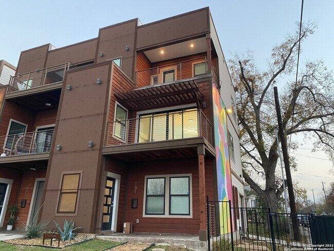 902 Montana St San Antonio, TX 78203 photo 2