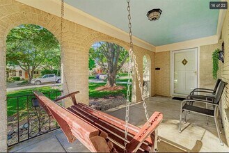 915 Stewart Dr Dallas, TX 75208 photo 3