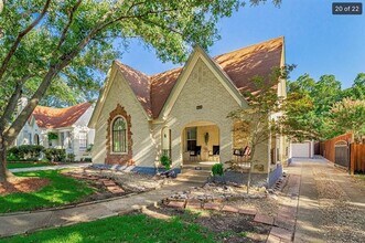 915 Stewart Dr Dallas, TX 75208 photo 4
