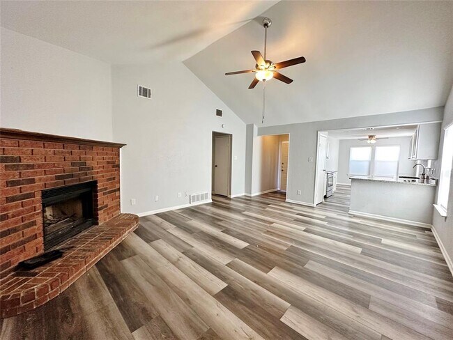 814 North Riverside Drive, Grapevine, TX 76051 photo 5