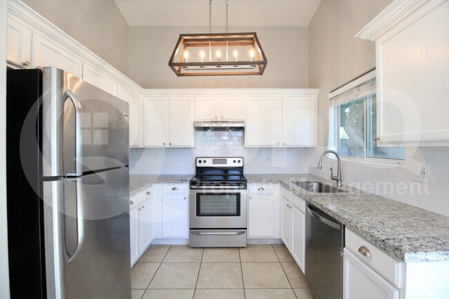3049 W Covey Ln Phoenix, AZ 85027 photo 4